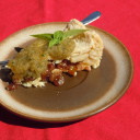 Ciasto jabłkowe w sosie bazyliowym