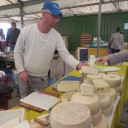 Gigio częstuje serem pecorino