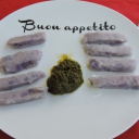 Fioletowe gnocchi z pesto z mniszka lekarskiego (pospolitego)