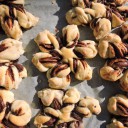 Kwiatki drożdżowe z kremem orzechowym