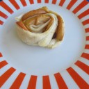 Różyczki z jabłkami i rodzynkami w rumie