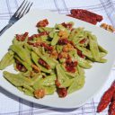 Viva la pasta! cz.69 Makaron szpinakowy z suszonymi pomidorami, orzechami i gorgonzolą