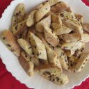 Cantucci z migdałami i łezkami czekoladowymi