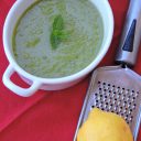 Zupa krem z zielonego groszku i mięty