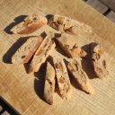 Kasztanowe cantuccini z figami i rodzynkami