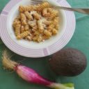 Fusilli w sosie pomidorowo-awokadowym