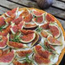 Słona tarta z mascarpone, figami i rozmarynem