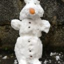 Kilka płatków śniegu w mieście