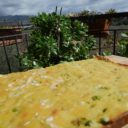 Placek kukurydziany z zielonym groszkiem