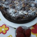 Ciasto czekoladowe z malinami i orzechami włoskimi