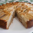 Ciasto żytnie z jabłkami i rodzynkami na jogurcie