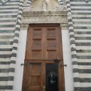 Rzeźba della Robbi już nie w blasku świateł, ale na swoim dawnym miejscu