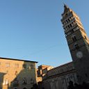 Befana zjeżdża z dzwonnicy na Placu Katedralnym