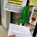 Typowe dla czerwca kolejki przed księgarnią