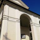 Valdibrana i naklejki w kościele