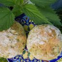 Bułki z pokrzywą i cebulą