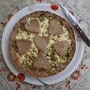 Słona tarta gryczana z karczochami i fetą