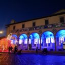 Wystawa pod arkadami starego szpitala w Pistoi. Hołd dla pracowników szpitala.