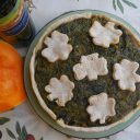 Żytnia tarta na winie z czarną kapustą i dynią