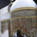 Mega hala ze starociami na obrzeżach miasta