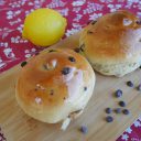 Bułeczki z rodzynkami, łezkami czekoladowymi i nutą cytrynową