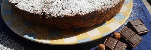 Dzień Kobiet: nie torta mimosa, ale ciasto żytnie z orzechami laskowymi i gorzką czekoladą
