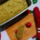 Półżytni chleb z liśćmi rzodkiewki i sezamem