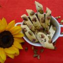 Cantuccini z łezkami czekoladowymi i słoną pistacją