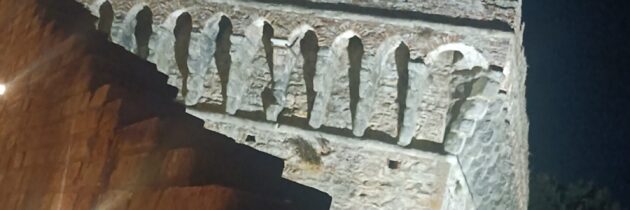 Wieczorowe zwiedzanie Twierdzy w Vicopisano. Prawie pełnia księżyca i spadające gwiazdy.