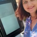 Selfie na Placu Vittorio Veneto w Lajatico. Czy panel cyfrowy działa czy nie?