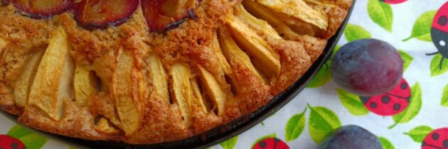 Ciasto żytnie z jabłkami i śliwkami