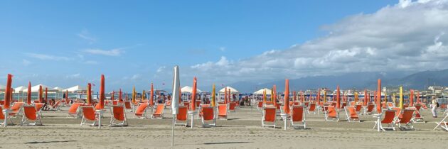 Plaża publiczna przy molo w Viareggio tylko dla mieszkańców miasta