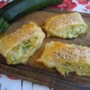 Poduszki z ciasta francuskiego z serem i cukinią