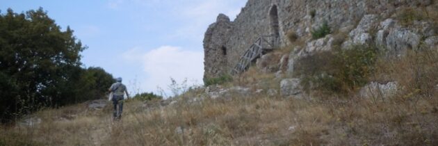 Rocca di Pietracassia. XI. wieczna twierdza w okolicach Lajatico.