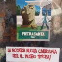 Księgarnia w Pietrasanta lansuje nową kartkę pocztową z Igorem Mitorajem w tle