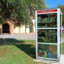 Dawne kabiny telefoniczne nowymi gminnymi bibliotekami w San Giuliano Terme