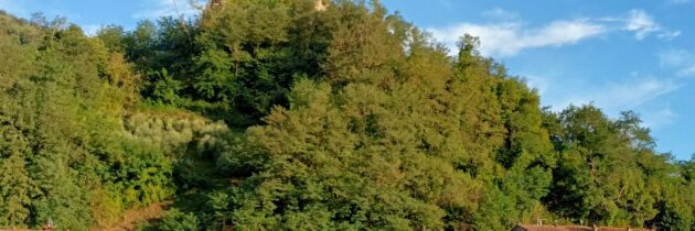 Twierdza w Ripafratta, zapach liści laurowych i odpoczynek nad rzeką Serchio