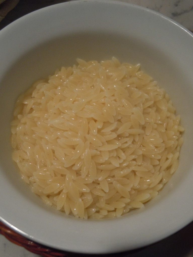 Ugotowany makaron typu riso